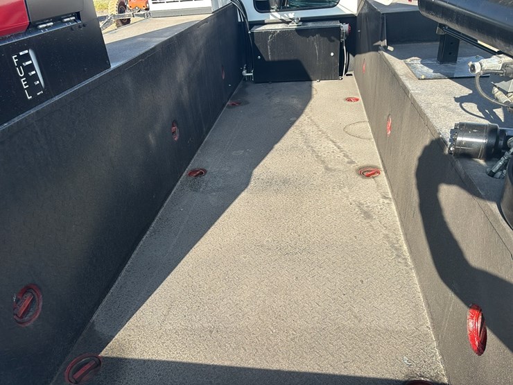 2026-peterbilt-536-image-18