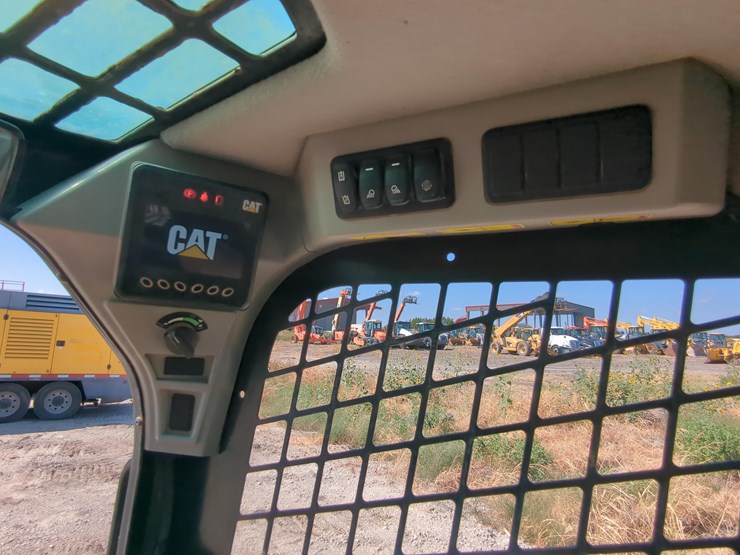 2022-caterpillar-259d3-image-17