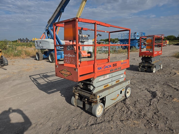 skyjack-sj3219-scissor-lift-image-11