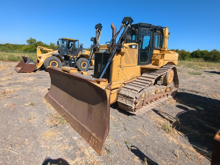 caterpillar-d6t-xl-image-2