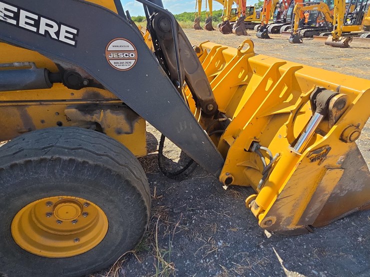 2021-deere-710l-image-12