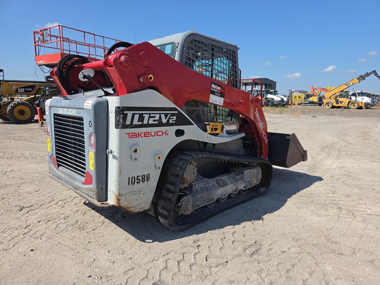 2023-takeuchi-tl12v2-image-4