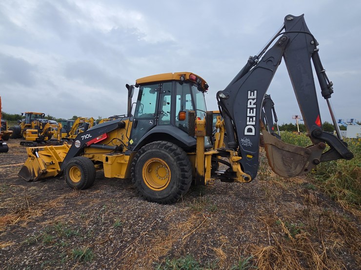 2021-deere-710l-image-5