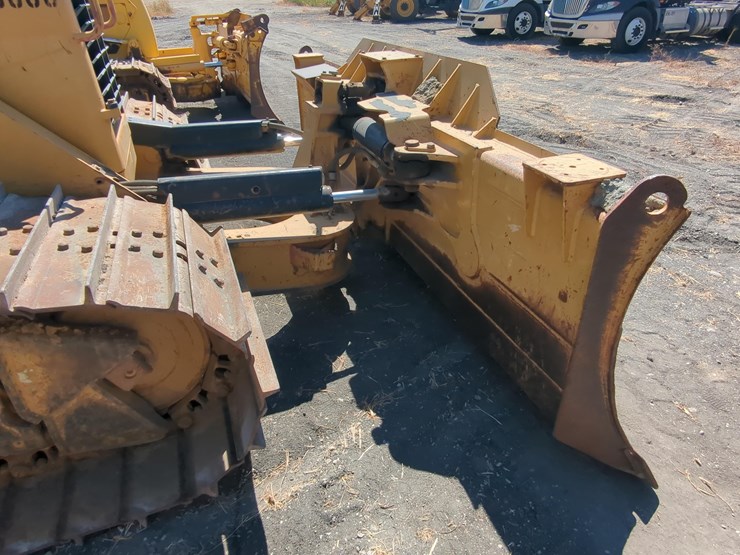2015-caterpillar-d6n-lgp-image-10