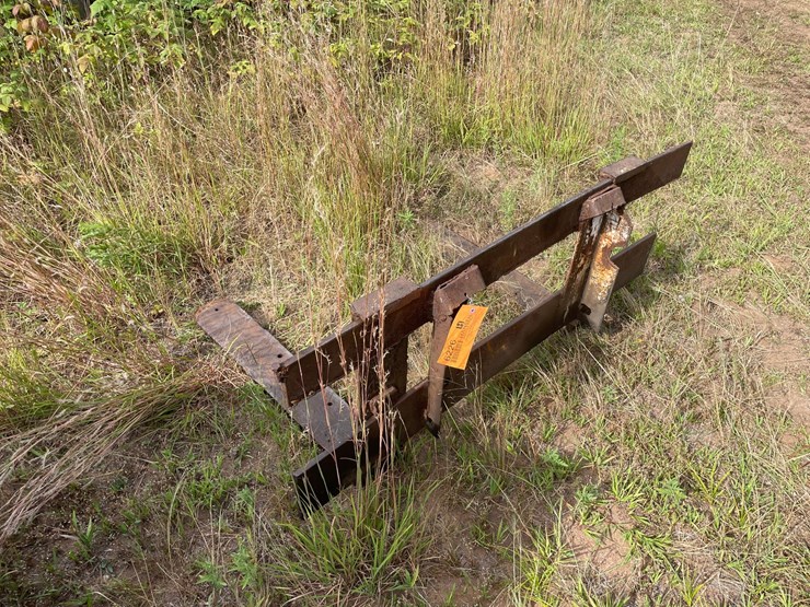 #6226-•-shop-made-mini-skid-steer-pallet-fork-attachment-image-2