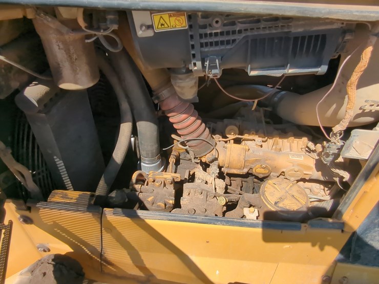 2015-caterpillar-d6n-lgp-image-14
