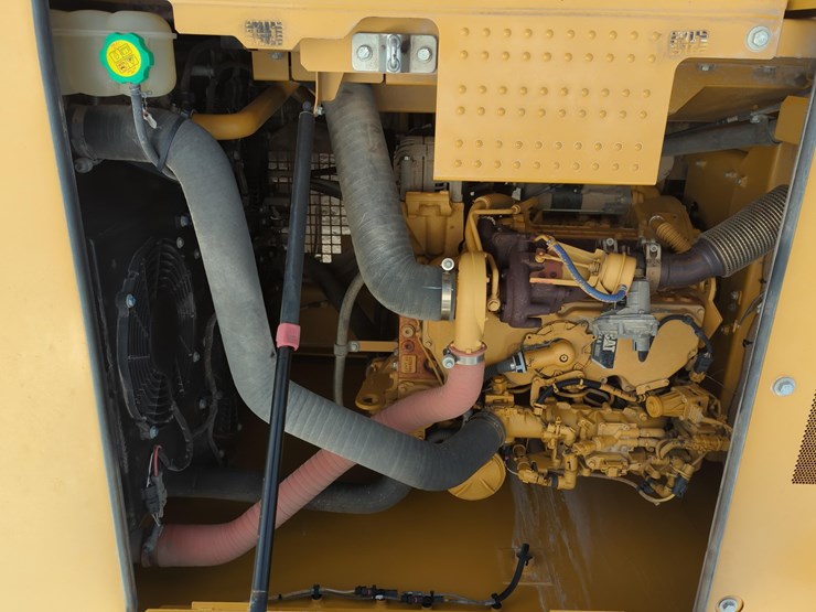 2020-caterpillar-320-image-19