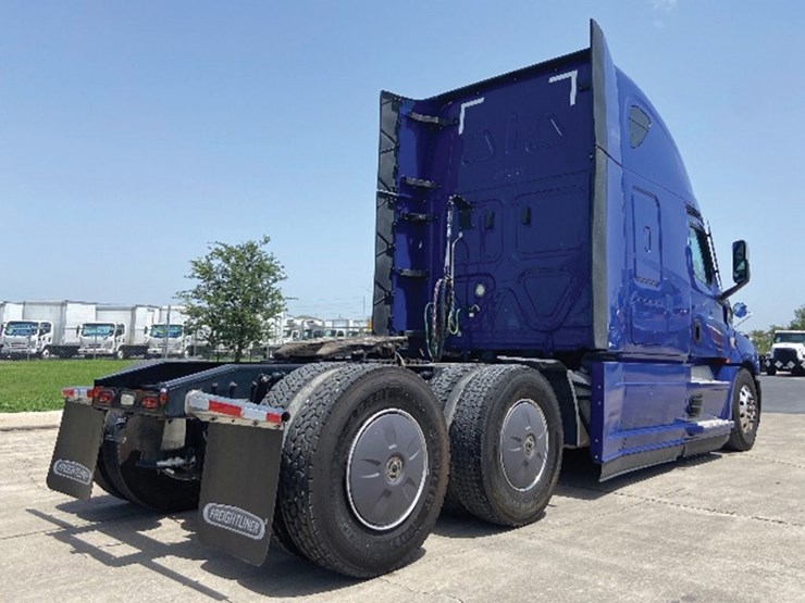 2022-freightliner-cascadia-126-image-2