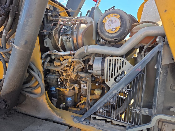 2021-deere-710l-image-15