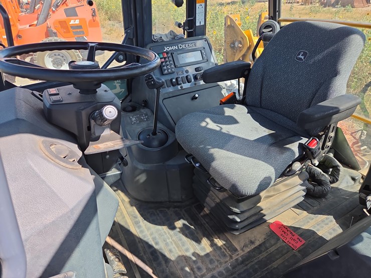 2021-deere-710l-image-17