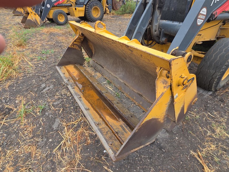 2021-deere-710l-image-12