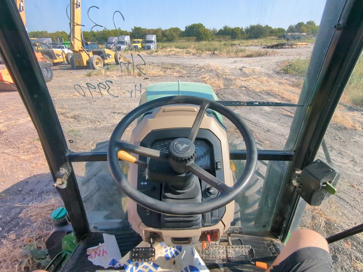 2020-john-deere-6105e-image-9