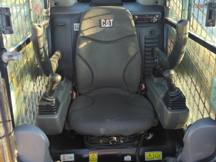 2021-caterpillar-259d3-image-10