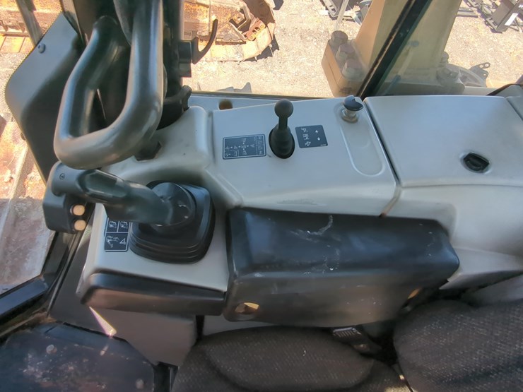 2015-caterpillar-d6n-lgp-image-16
