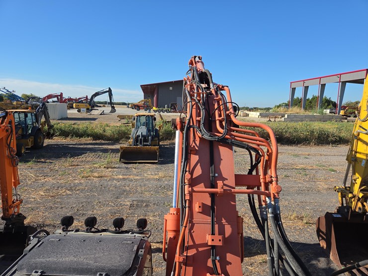 2020-hitachi-zx225usr-lc-6-image-29