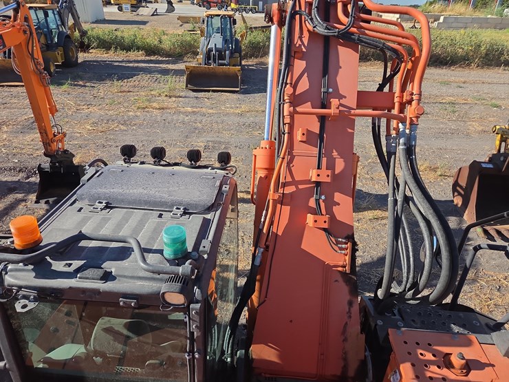 2020-hitachi-zx225usr-lc-6-image-28