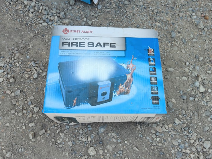 new-first-alert-2013f-.17-cu-ft-fire-and-water-proof-safe-new-support-equipment-image-1