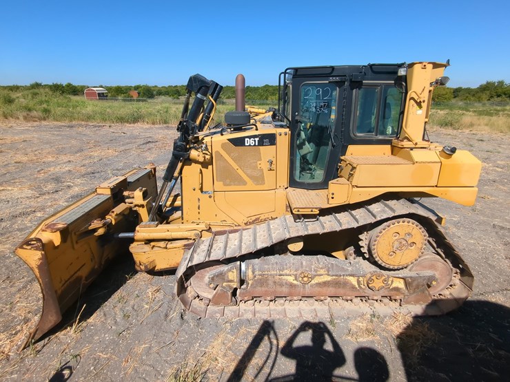 caterpillar-d6t-xl-image-1