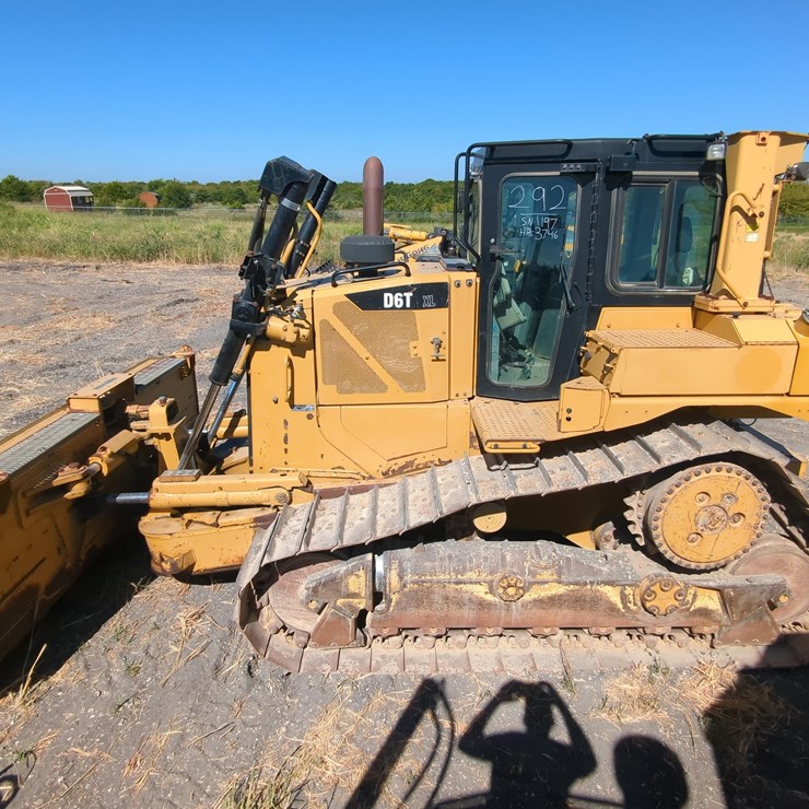 CATERPILLAR D6T XL
