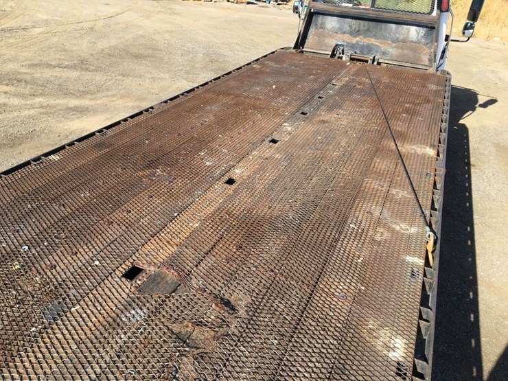 2019-freightliner-m2-106-image-13