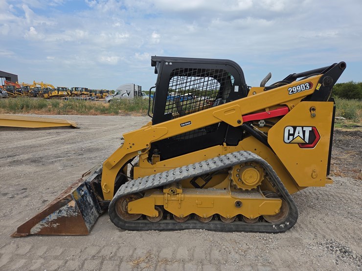 2022-caterpillar-299d3-image-1