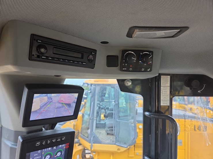 2021-deere-624p-image-17