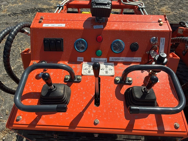 new-ats-t460-mini-track-loader-image-10