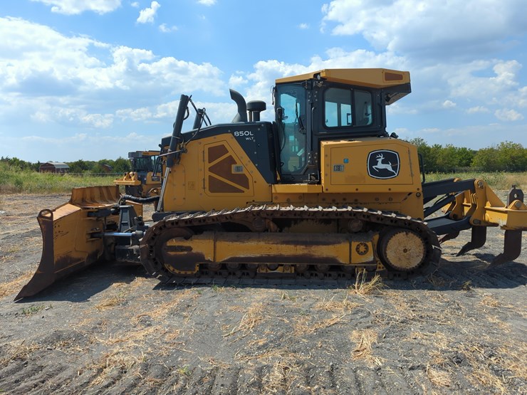 2021-deere-850-wt-image-1