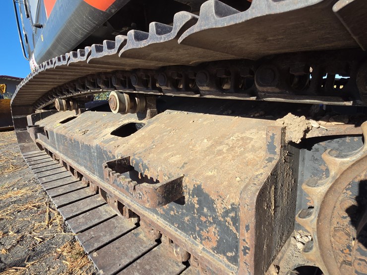 2020-hitachi-zx225usr-lc-6-image-22