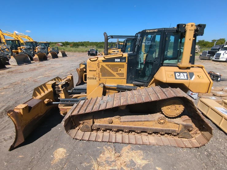 2015-caterpillar-d6n-lgp-image-1