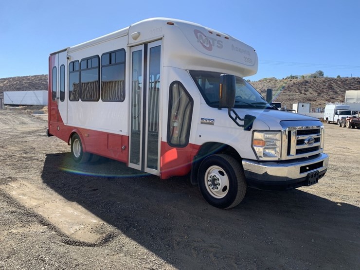 2016-ford-e450-image-2