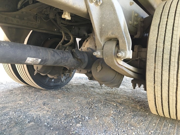 2019-freightliner-m2-106-image-15