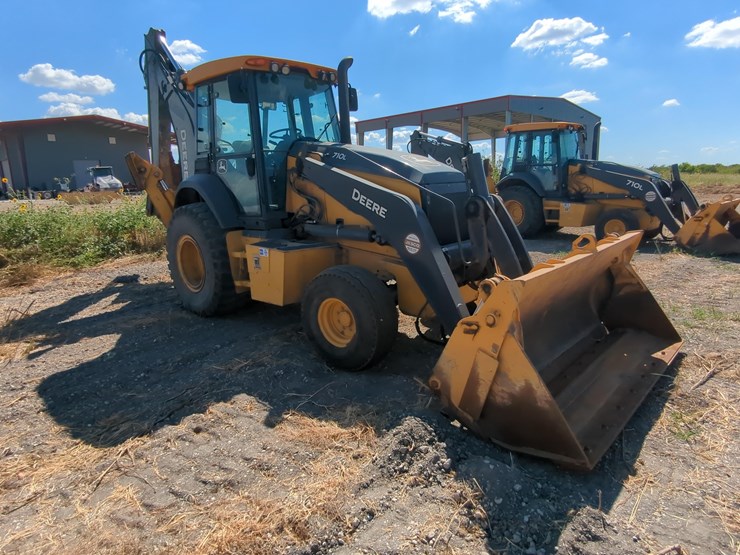 2021-deere-710l-image-3