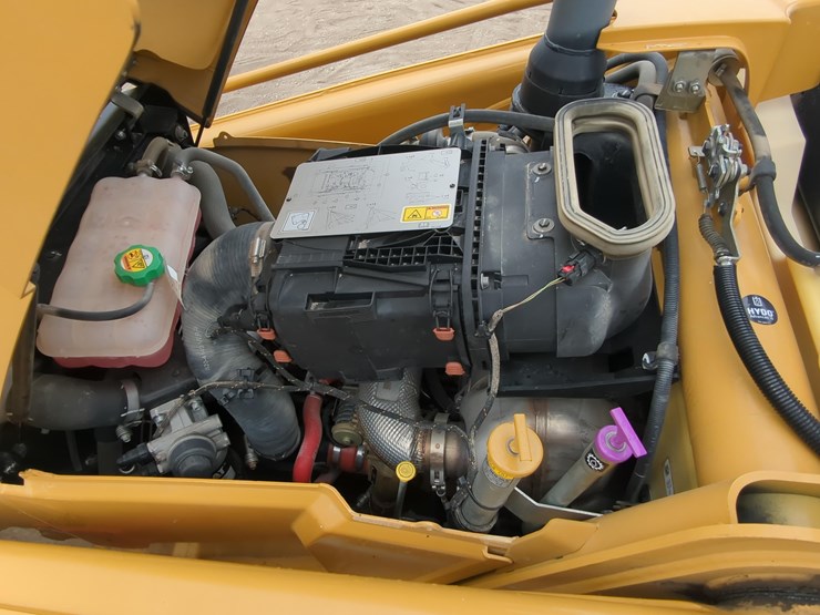 2023-caterpillar-416-image-15