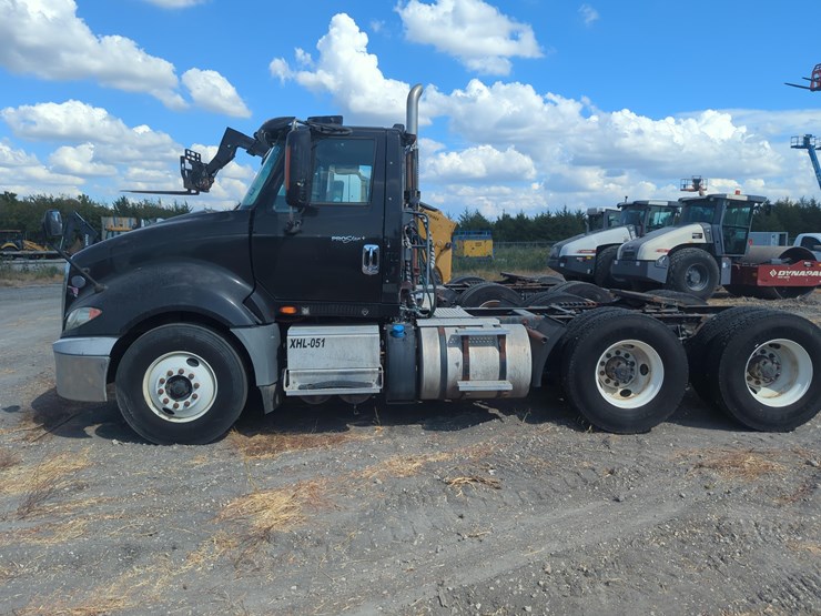 2014-international-prostar-image-1