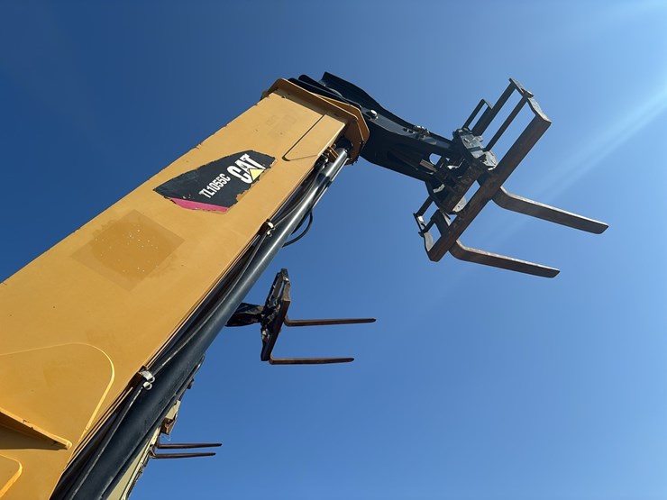 caterpillar-tl1055c-image-10
