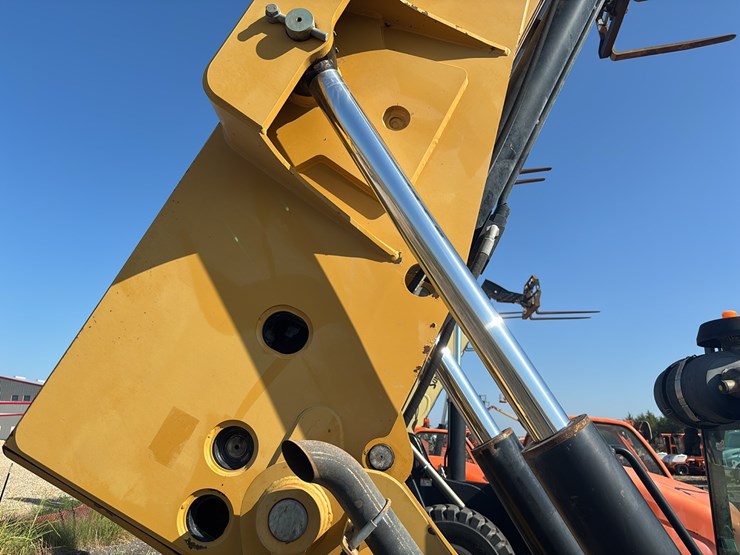 caterpillar-tl1055c-image-9