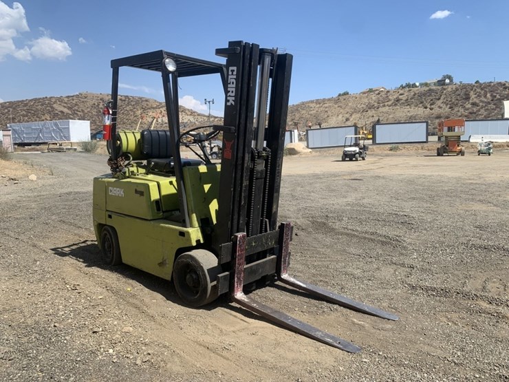 clark-c500-industrial-forklift,-image-2