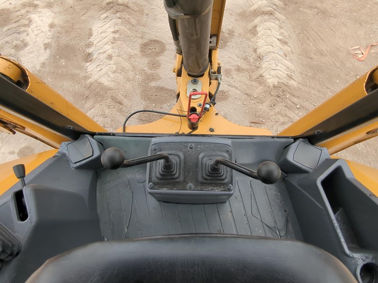 2023-caterpillar-416-image-16
