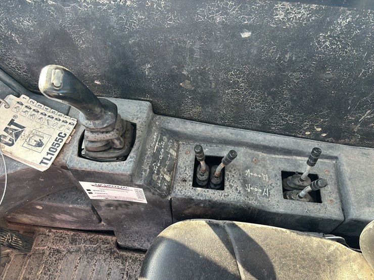caterpillar-tl1055c-image-15