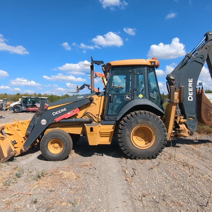 2021 DEERE 710L