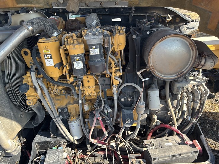 caterpillar-tl1055c-image-11