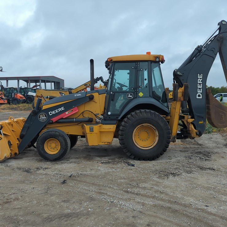 2021 DEERE 710L