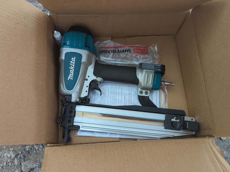 new-makita-7/16"-medium-crown-stapler-16-ga--at1150a--1-yr-factory-warranty--recon-new-support-equipment-image-1