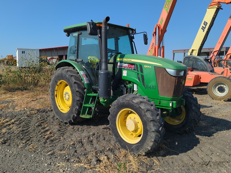 2020-john-deere-6105e-image-2