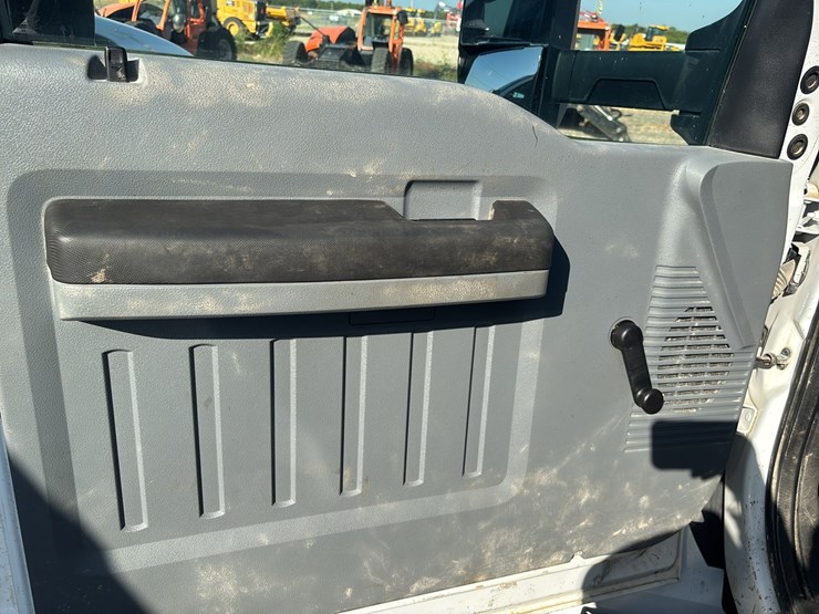 2024-ford-f750-image-17