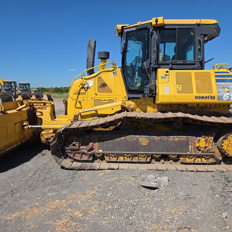 2017 KOMATSU D61P