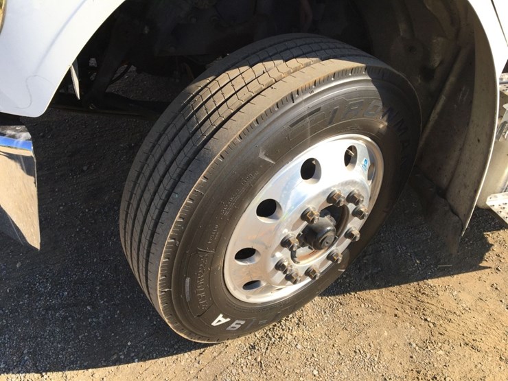 2019-freightliner-m2-106-image-12