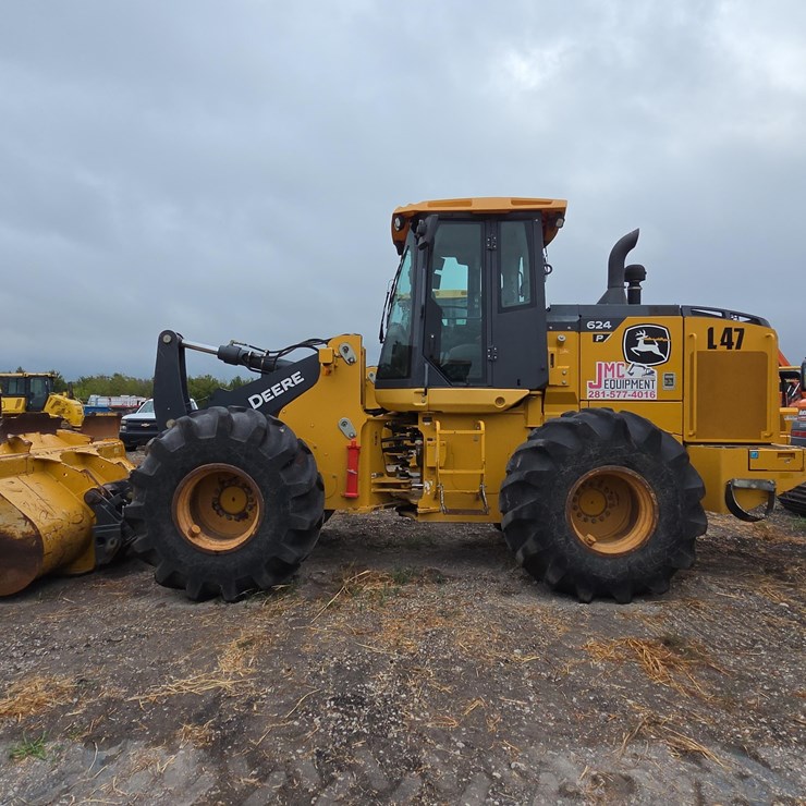 2021 DEERE 624P