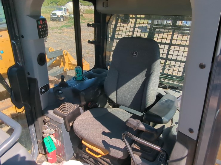 2025-deere-700l-lgp-image-18